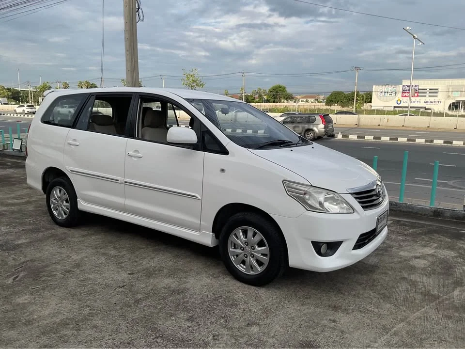 2013 Toyota Innova I 3