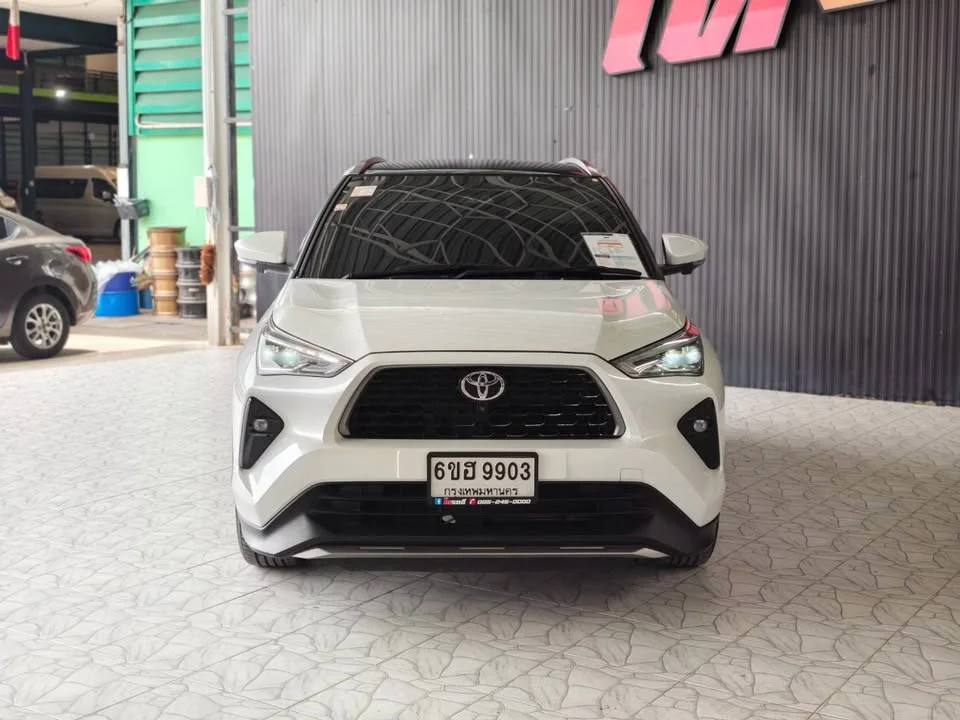 2025 Toyota Yaris Cross AC200 3
