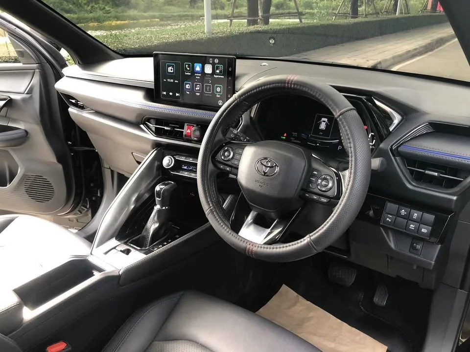 2022 Toyota Yaris Cross AC200 3