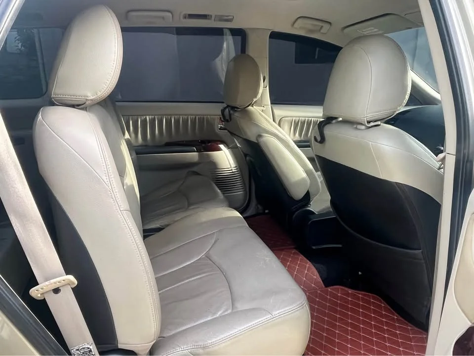 2008 Mitsubishi Space Wagon IV 2