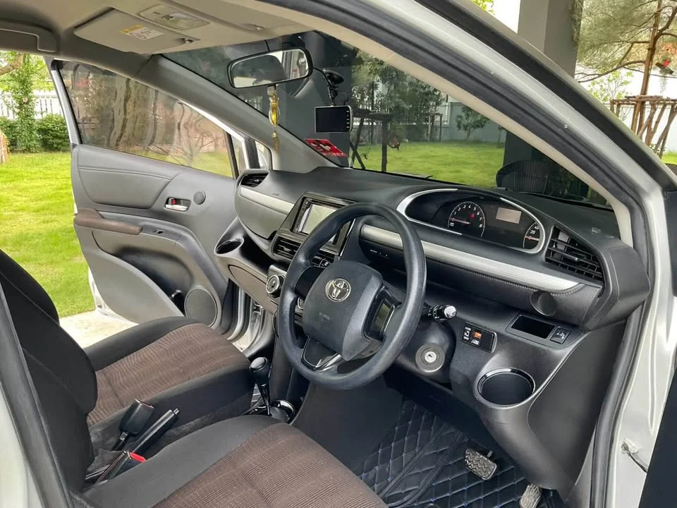 2017 Toyota Sienta II 2