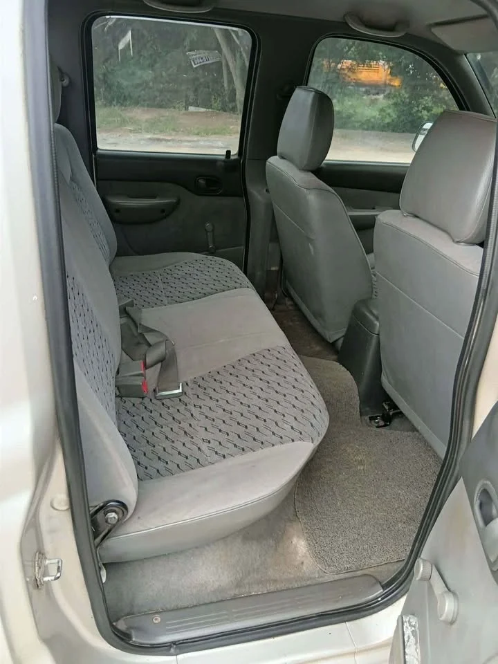 2004 Mazda 2500 Fighter V 2