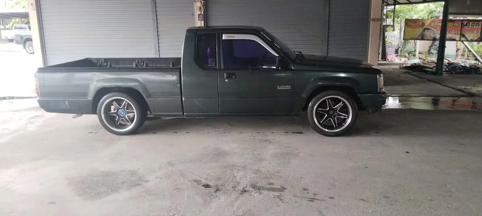 1995 Mitsubishi Triton II 3