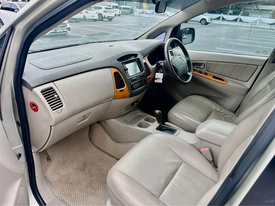 2009 Toyota Innova I 2