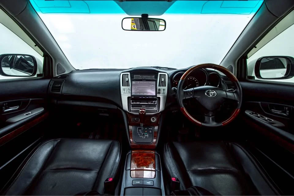 2011 Toyota Harrier II 3