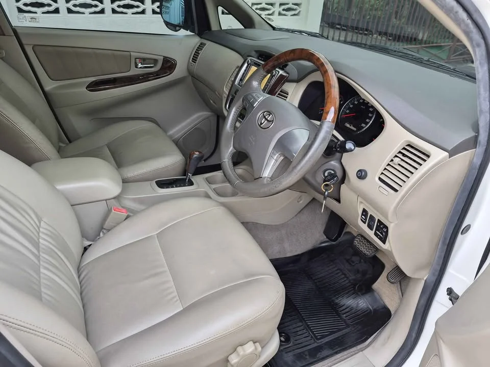 2013 Toyota Innova I 2