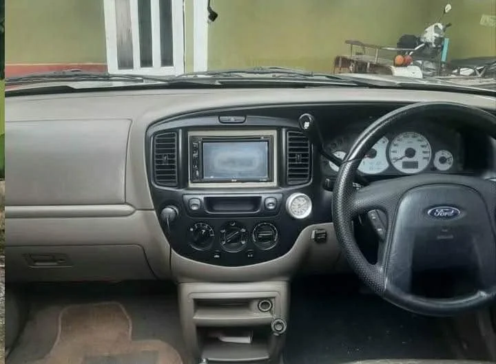 2005 Ford Escape I 2