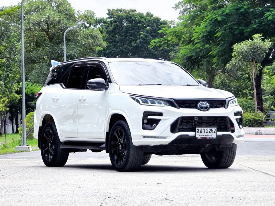 2022 Toyota Fortuner II 3