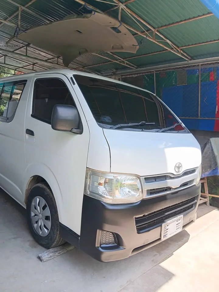 2013 Toyota HiAce V (H200) 3