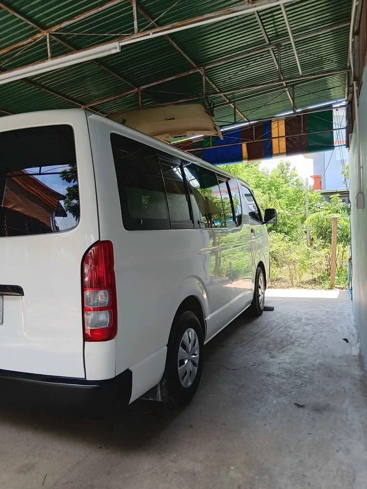 2013 Toyota HiAce V (H200) 2