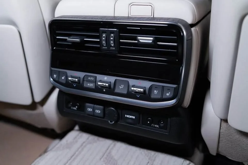 2025 Toyota Land Cruiser J300 3