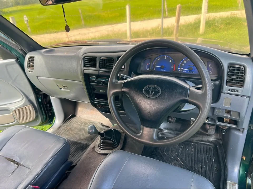 2004 Toyota Hilux Tiger VI 3