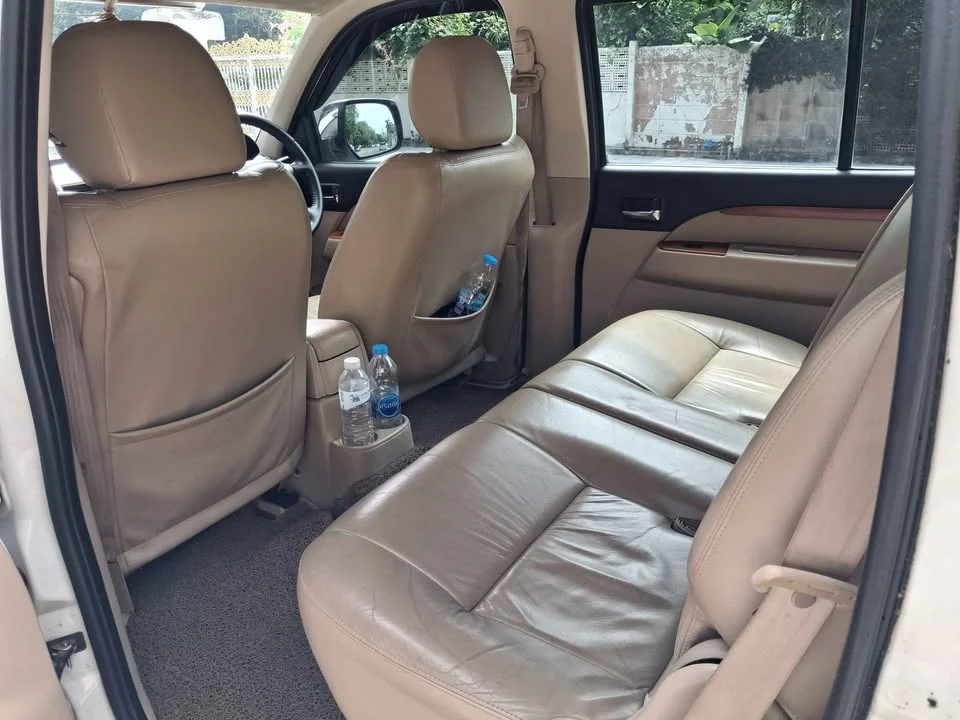 2010 Ford Everest I 3