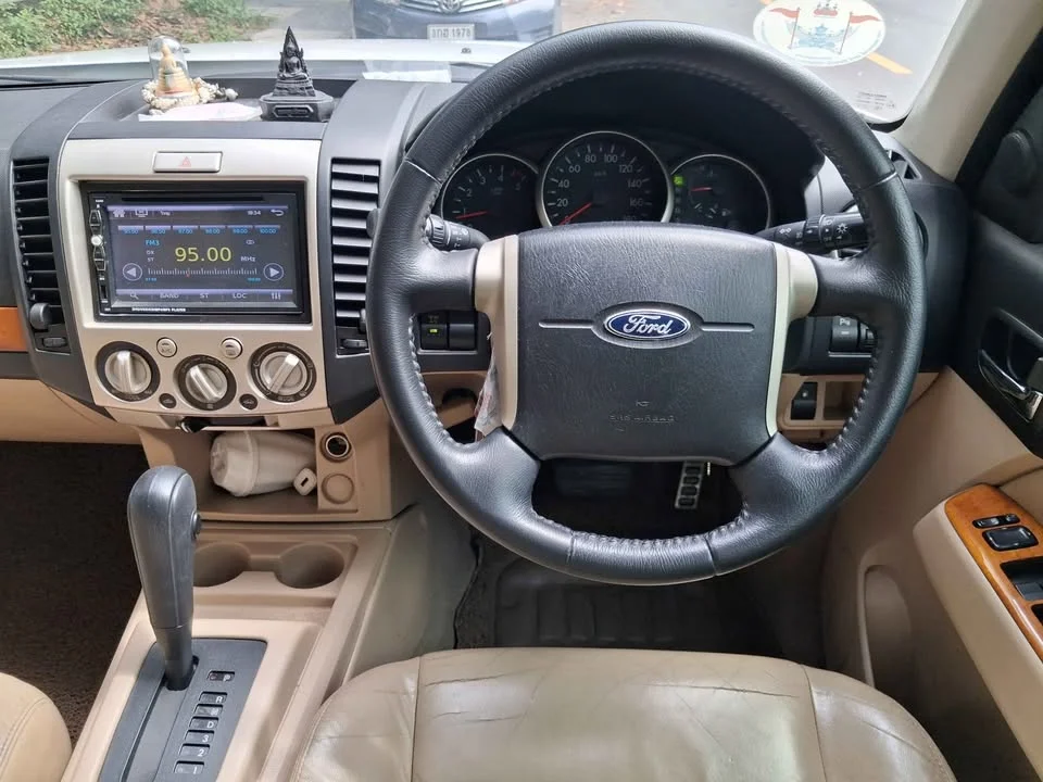 2010 Ford Everest I 2