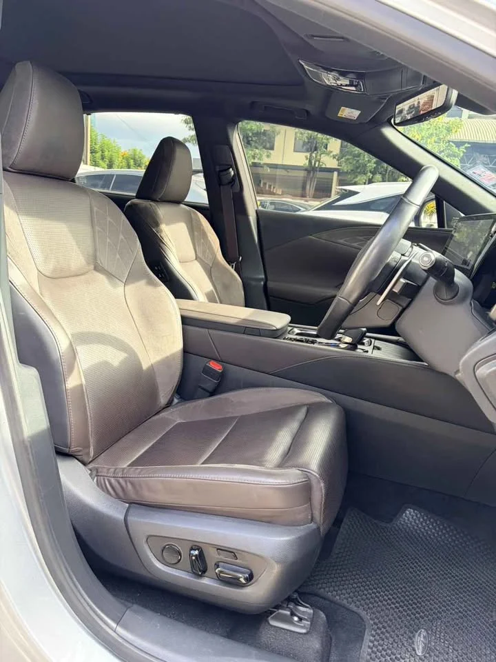 2025 Lexus RX V 3