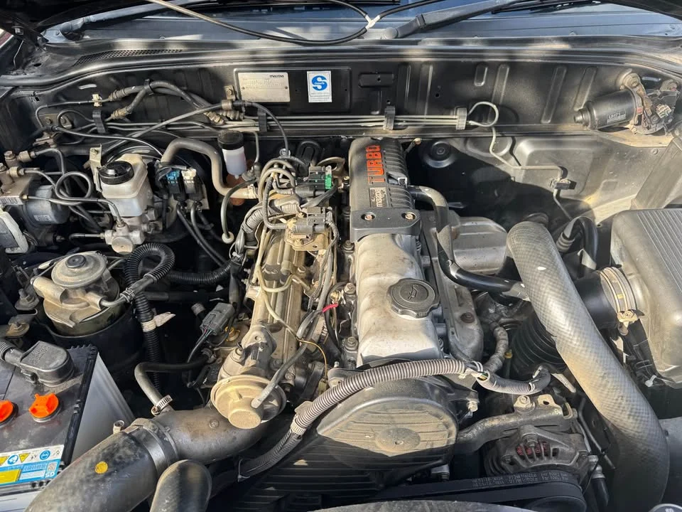2004 Mazda 2500 Fighter V 2