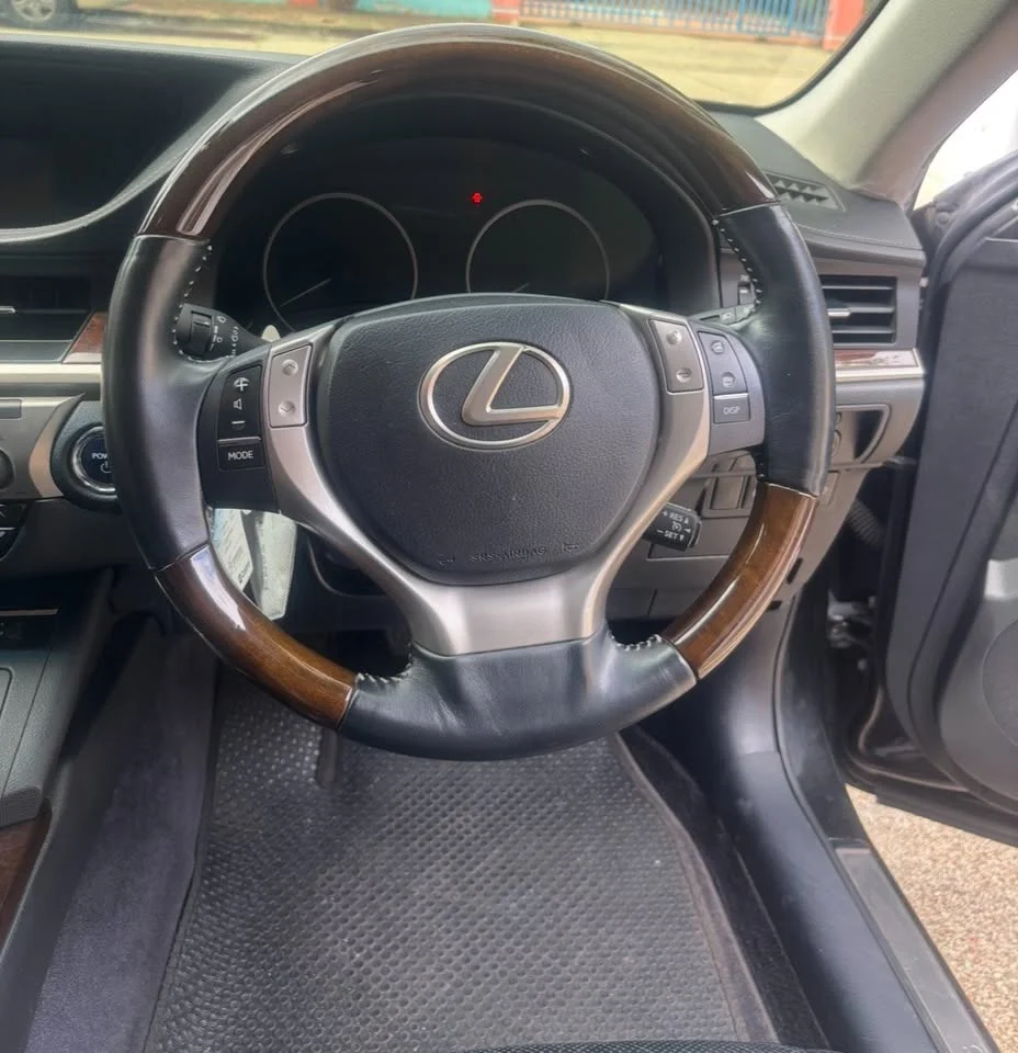 2014 Lexus ES VI 2