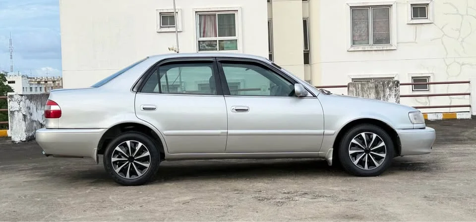 2000 Toyota Corolla Altis VIII (E110) 3