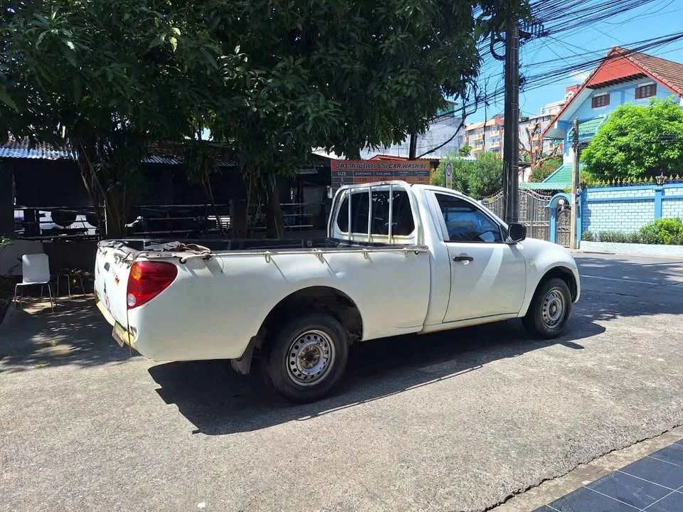 2014 Mitsubishi Triton IV 2