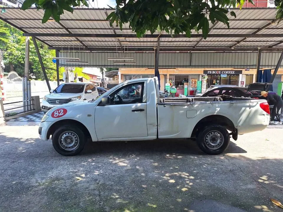 2014 Mitsubishi Triton IV 3