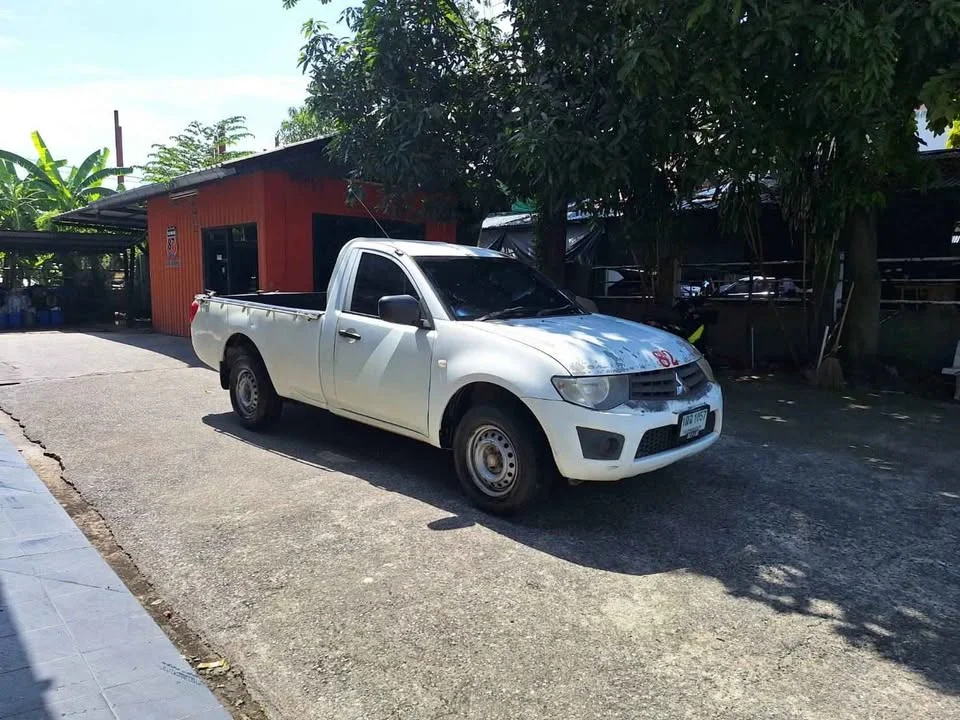 2014 Mitsubishi Triton IV 2