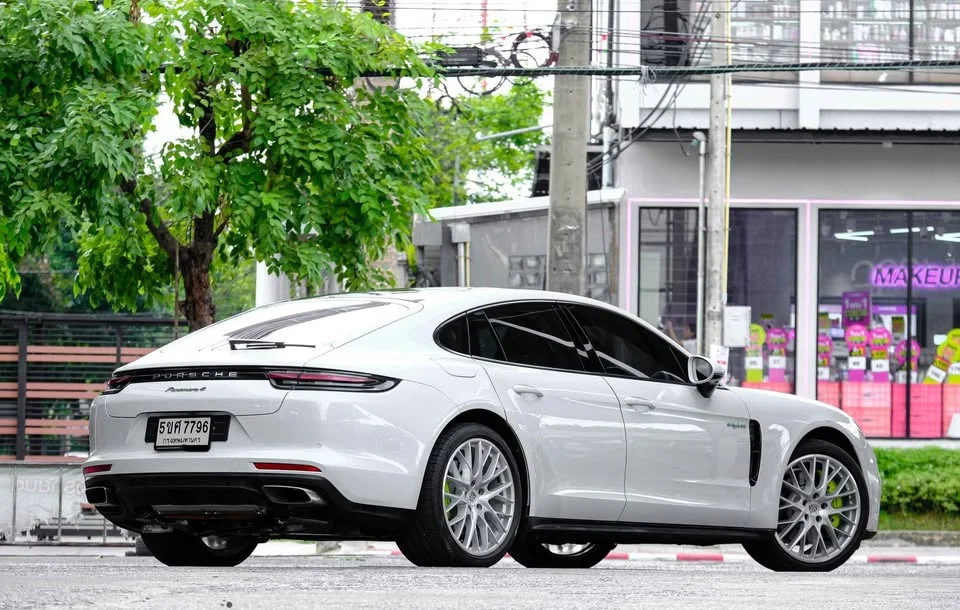 2017 Porsche Panamera II 2