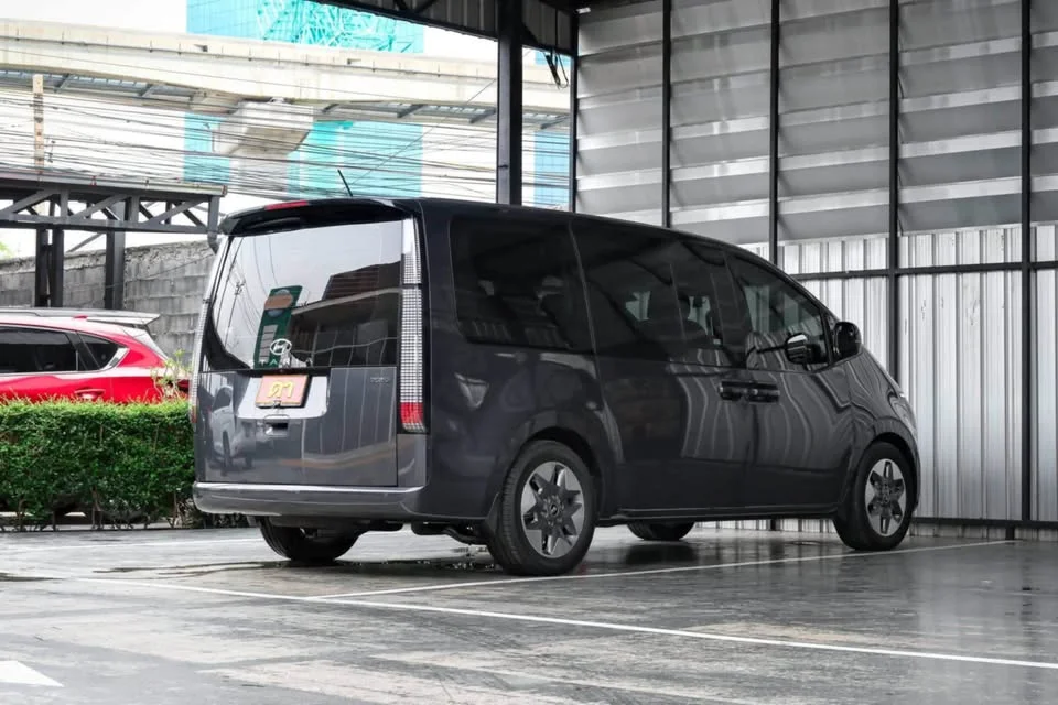 2023 Hyundai Staria US4 3
