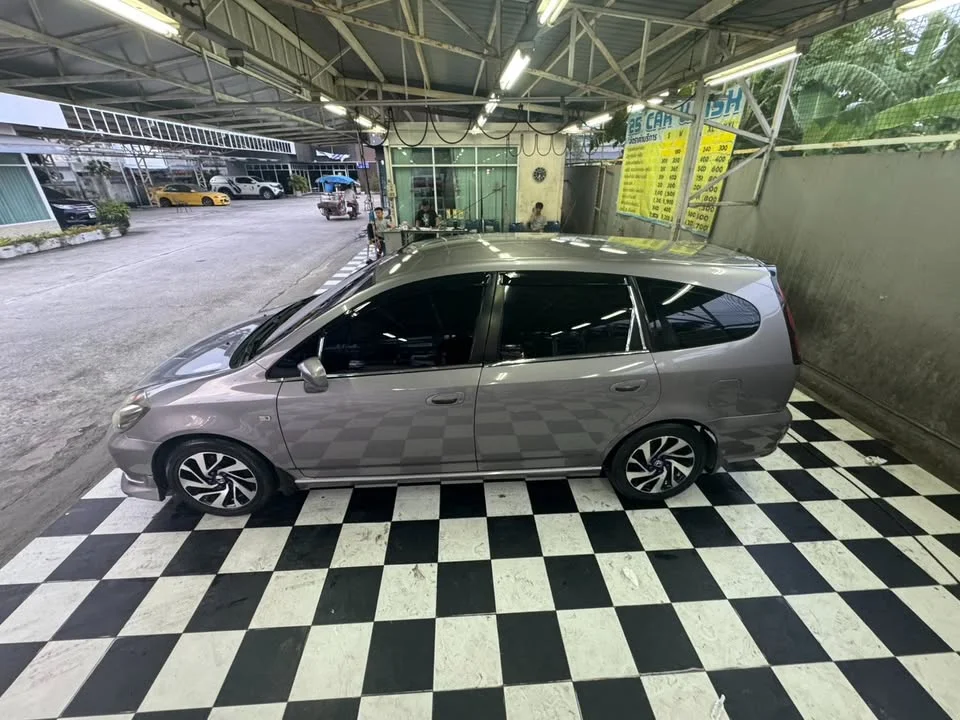 2005 Honda Stream I 3