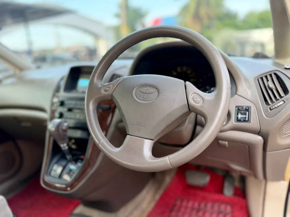 2005 Toyota Harrier I 2