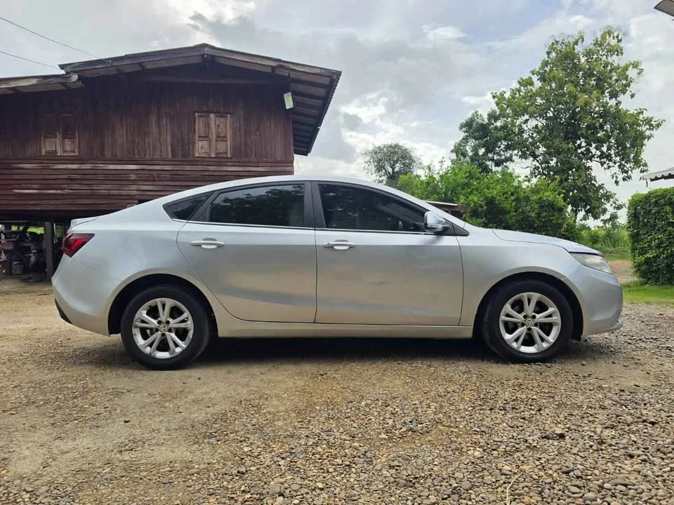 2017 MG 5 I  3
