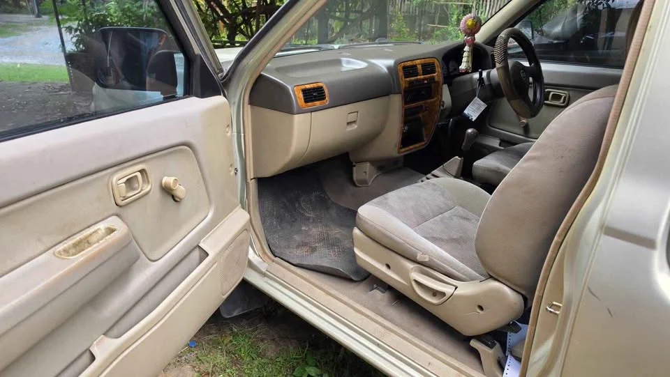 2003 Nissan Frontier I 3