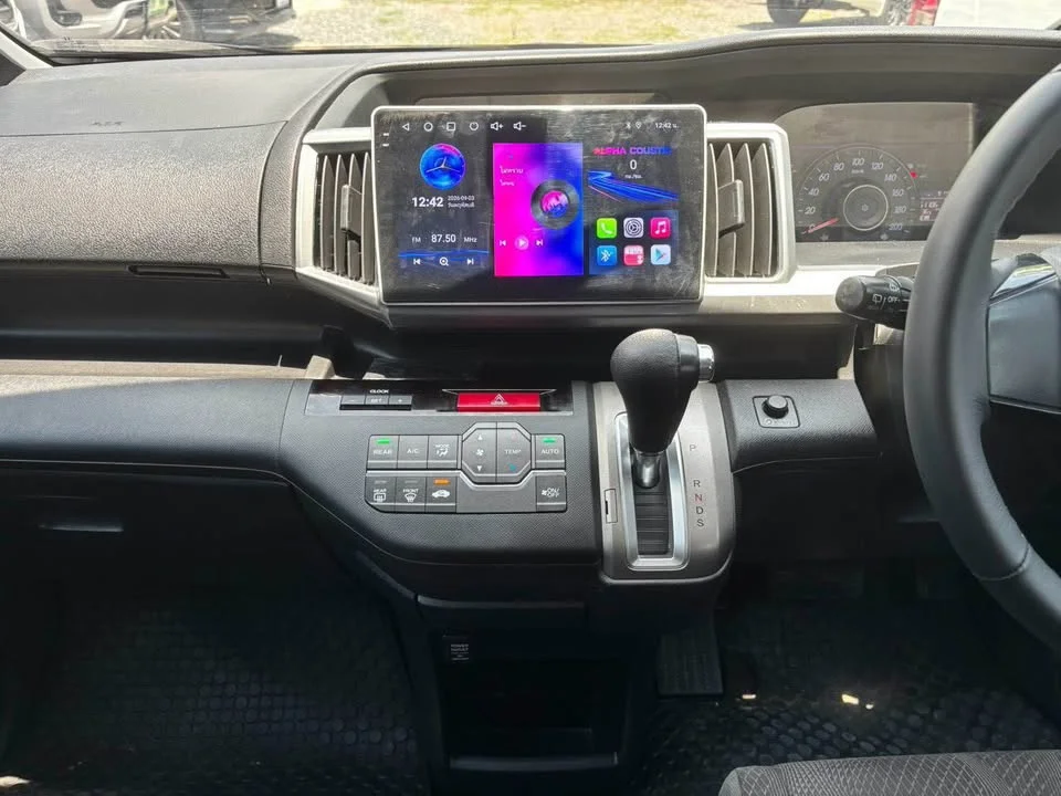 2013 Honda Stepwgn IV 2