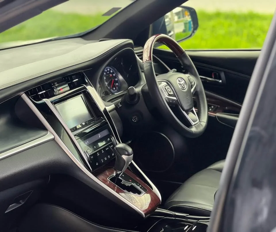 2014 Toyota Harrier III 3