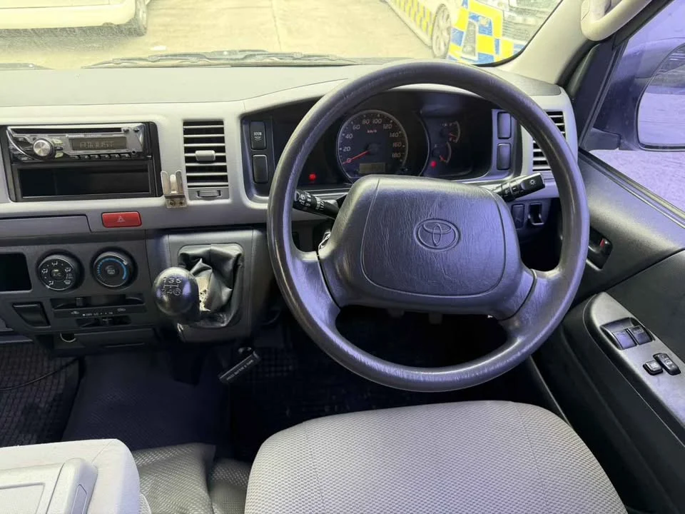 2009 Toyota Commuter V (H200) 3