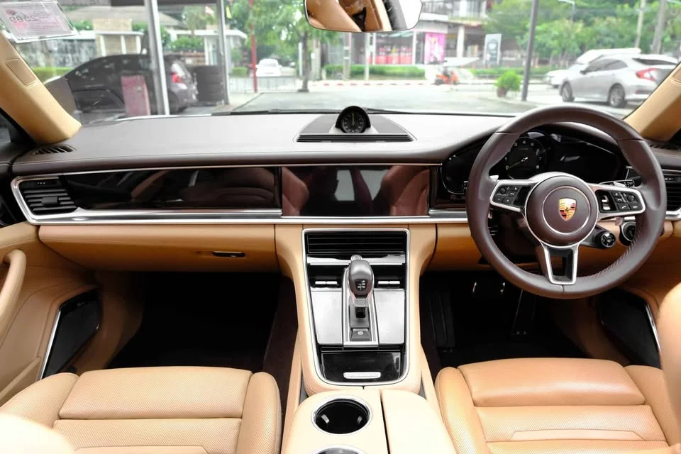 2017 Porsche Panamera II 2