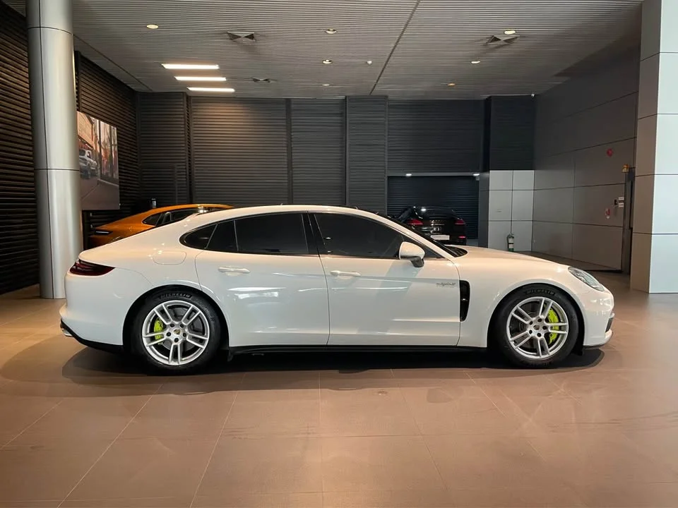 2018 Porsche Panamera II 2