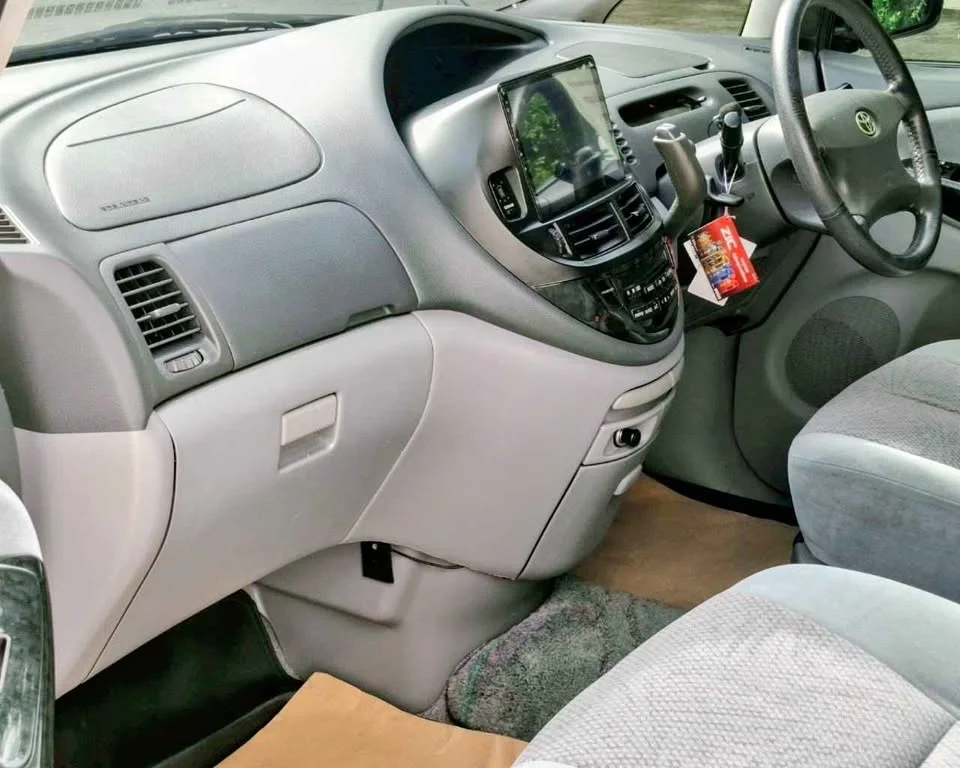 2002 Toyota Estima II 2