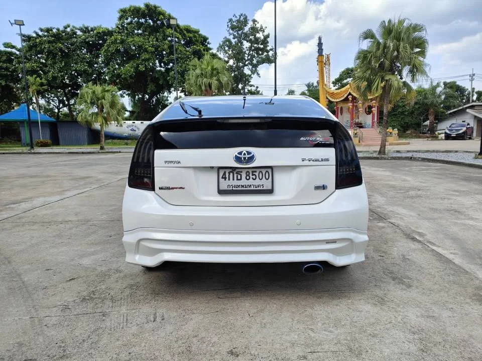 2012 Toyota Prius III 2