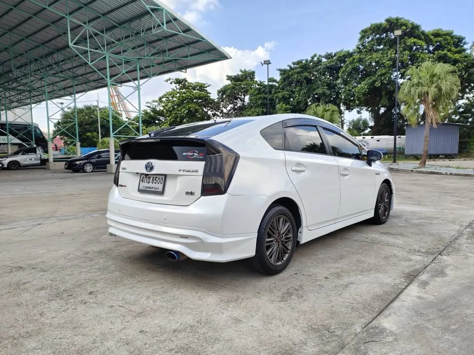 2012 Toyota Prius III 3