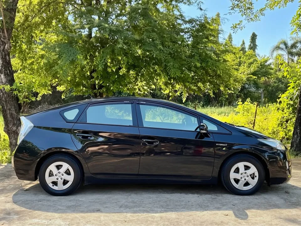 2011 Toyota Prius III 2