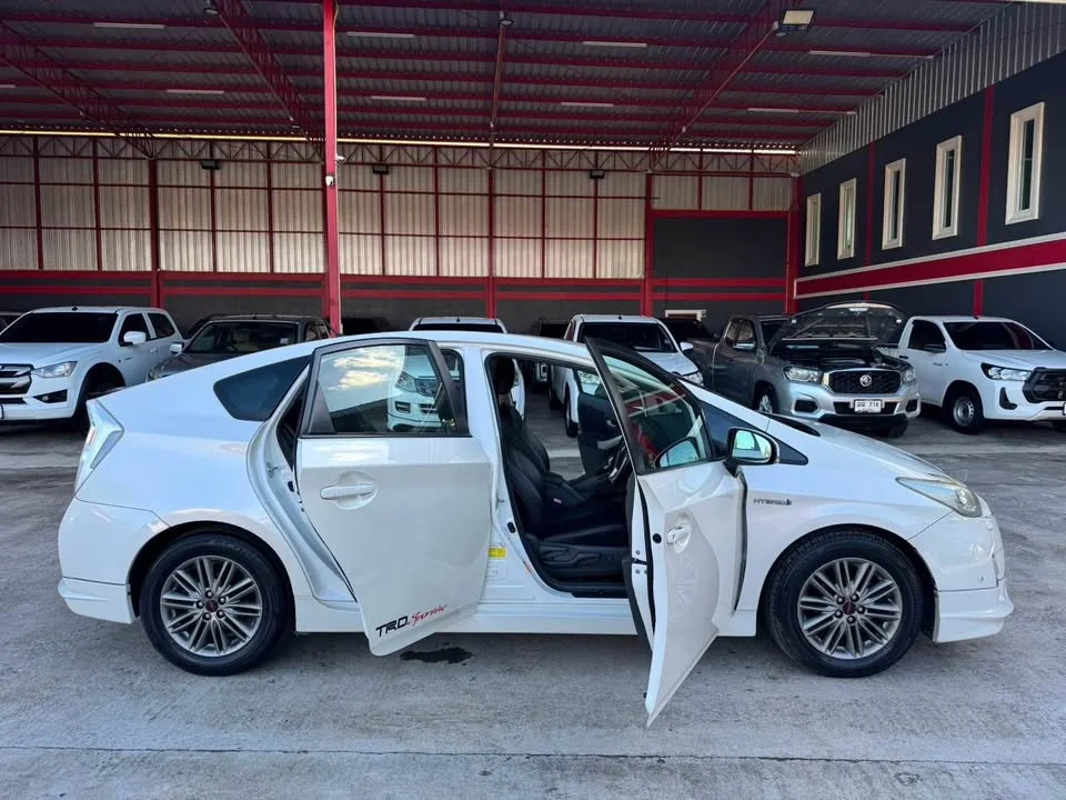 2011 Toyota Prius III 3