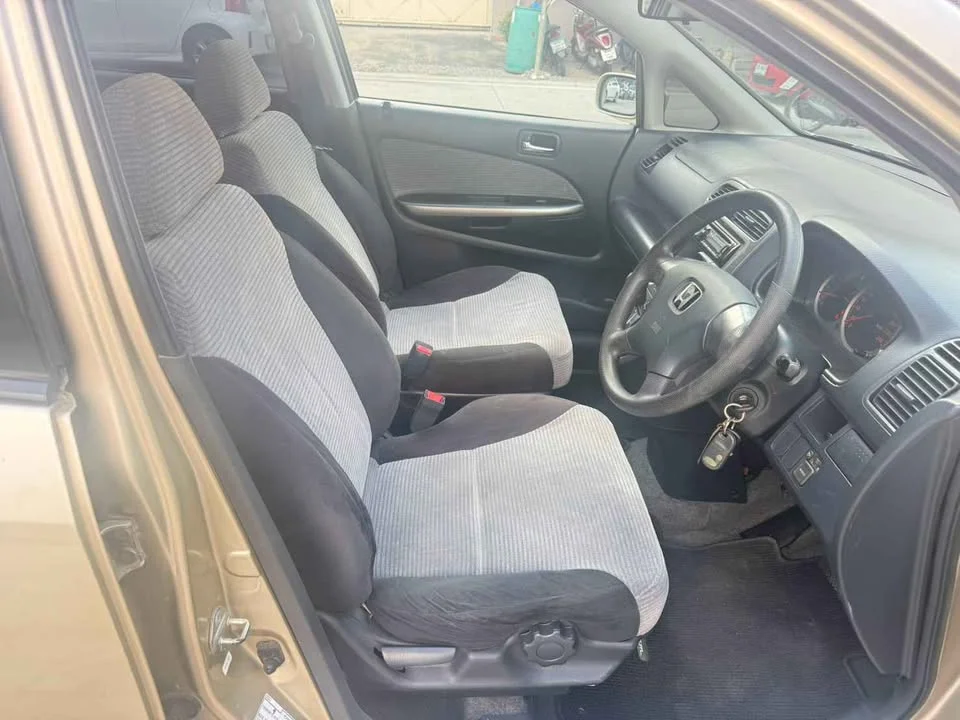 2003 Honda Stream I 3