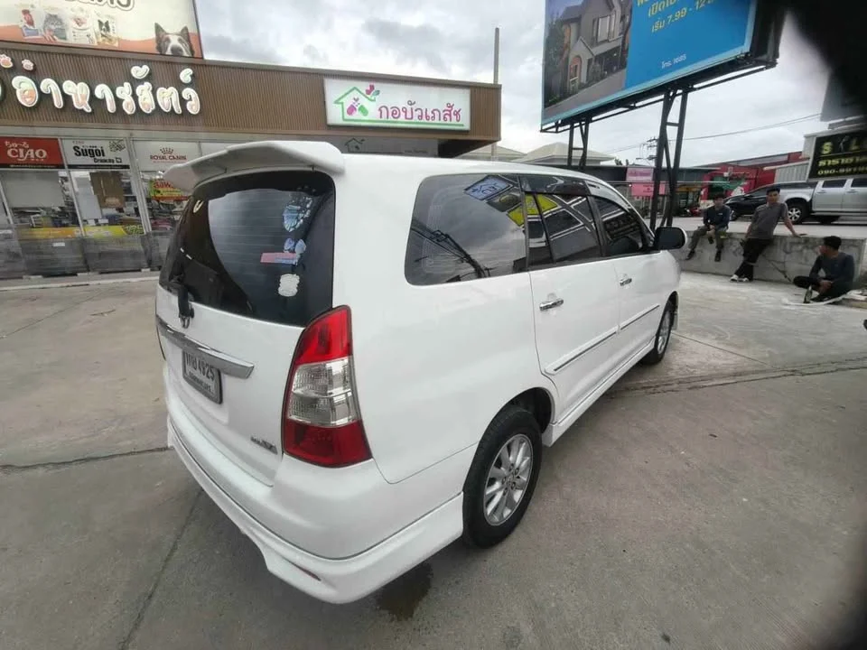 2013 Toyota Innova I 3