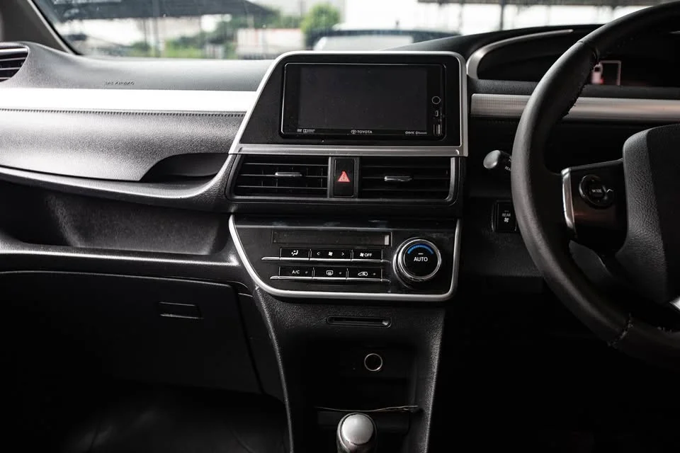 2017 Toyota Sienta II 3