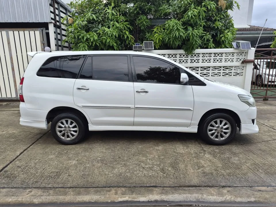 2012 Toyota Innova I 2