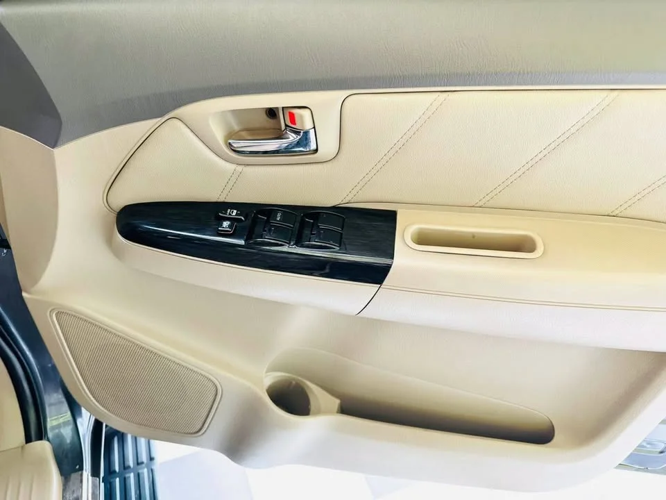 2012 Toyota Fortuner I 3