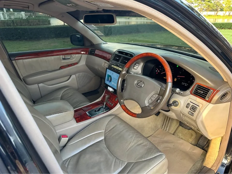 2001 Lexus LS III 2