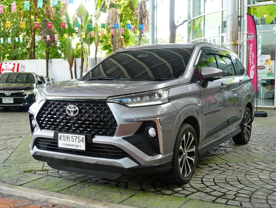 2023 Toyota Veloz III 2