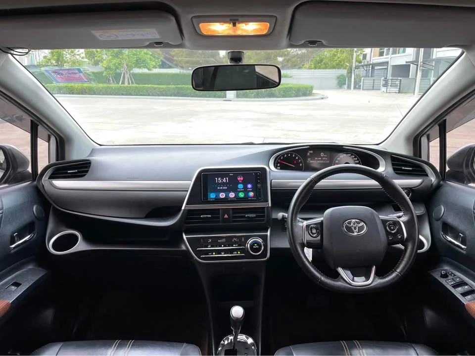 2017 Toyota Sienta II 2