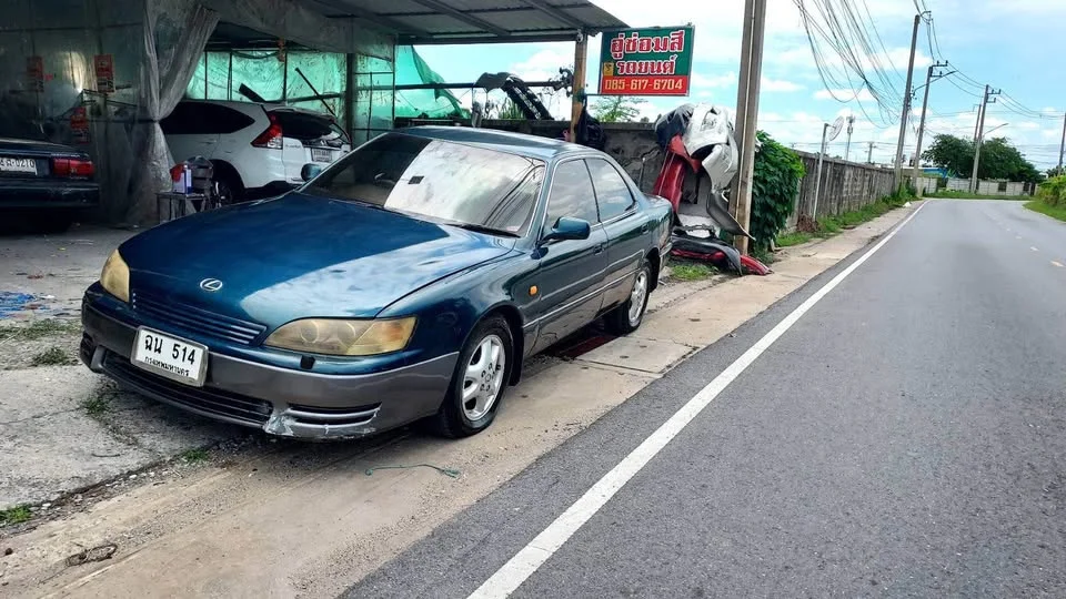 1996 Lexus ES II 2